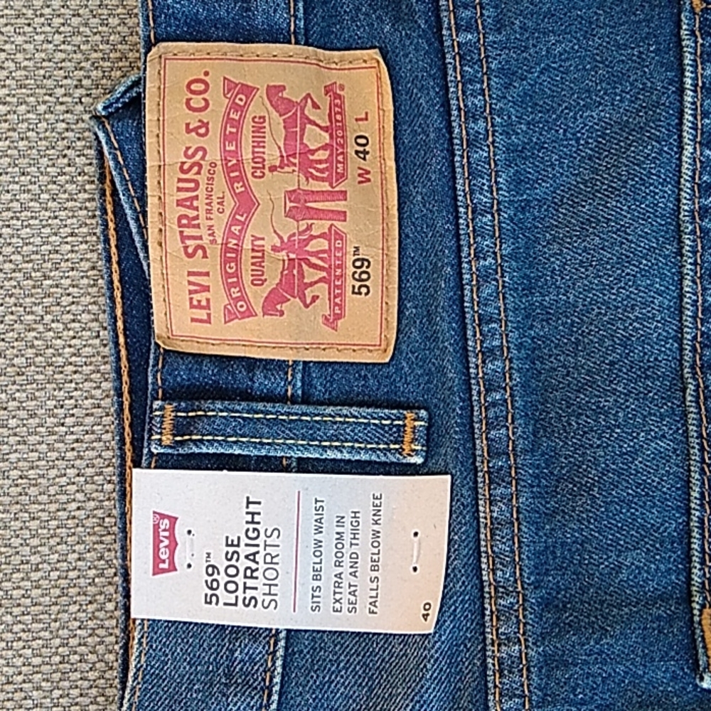 Levi's 569 Loose Fit Shorts Size 40 NWT